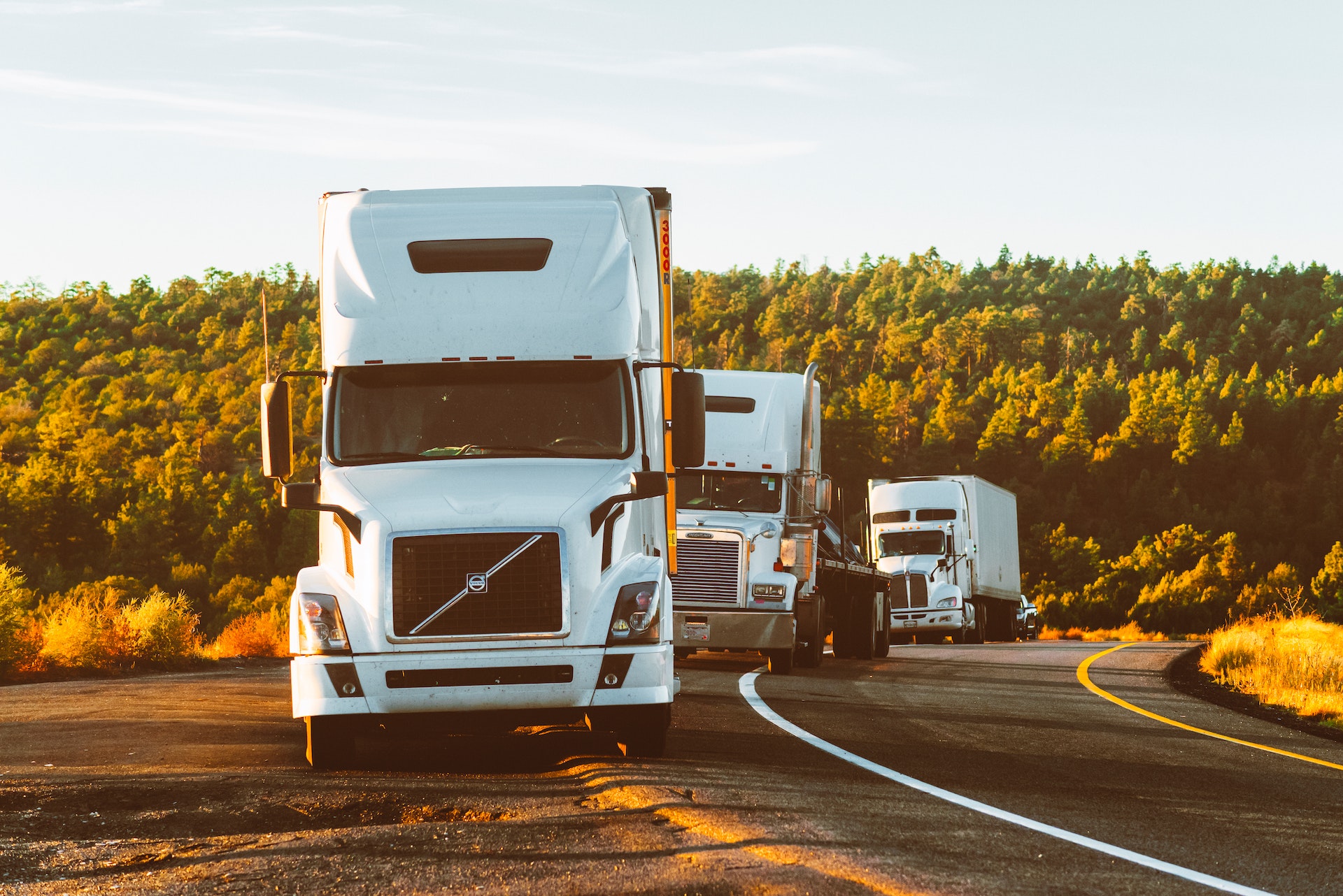 5 Smart Reasons to Lease a Trailer When Transporting Goods