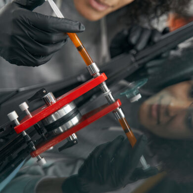 Auto glass mechanic does mobile windshield repair